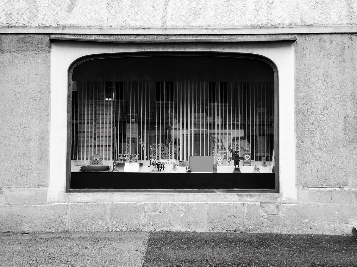 Luah Store — curated vintage cameras